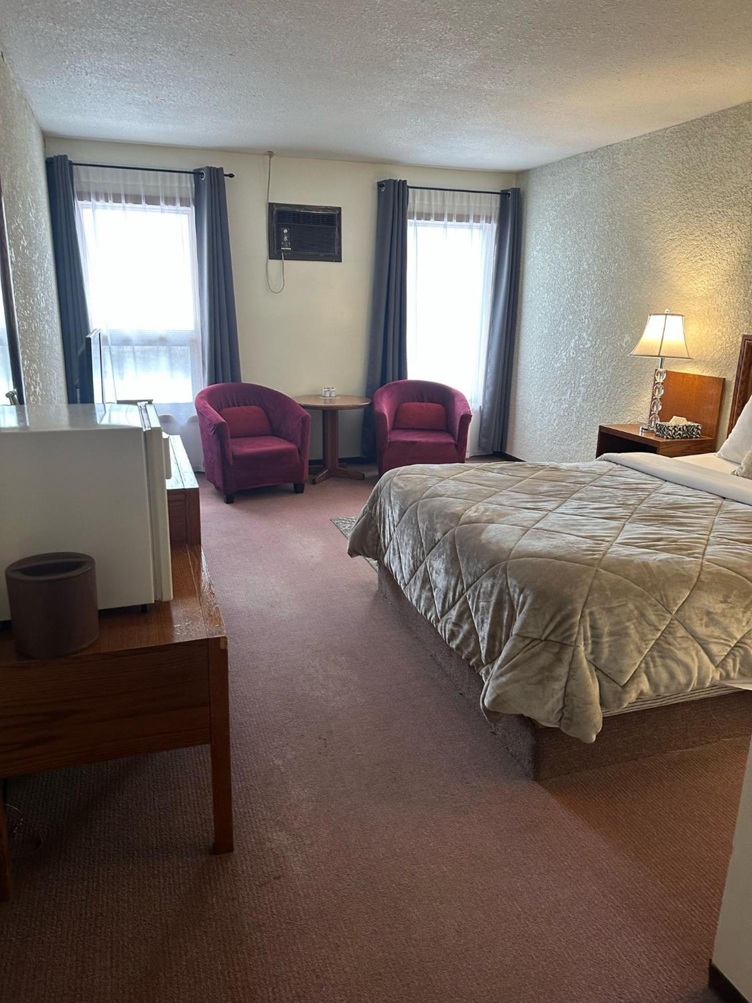 Maple Creek Motor Inn Exteriör bild