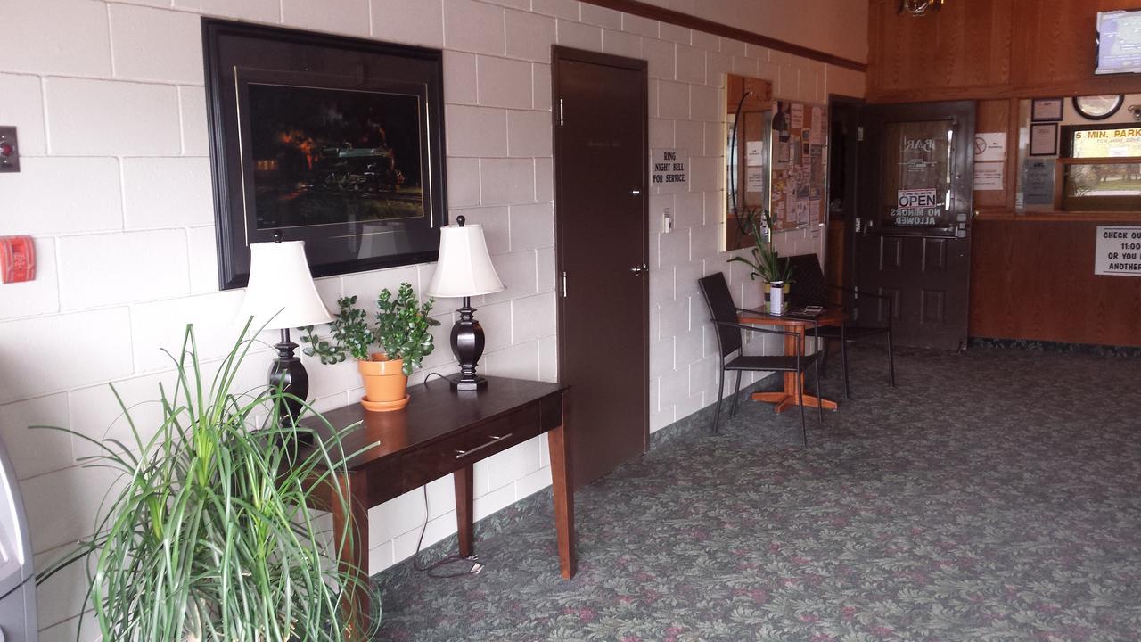 Maple Creek Motor Inn Exteriör bild