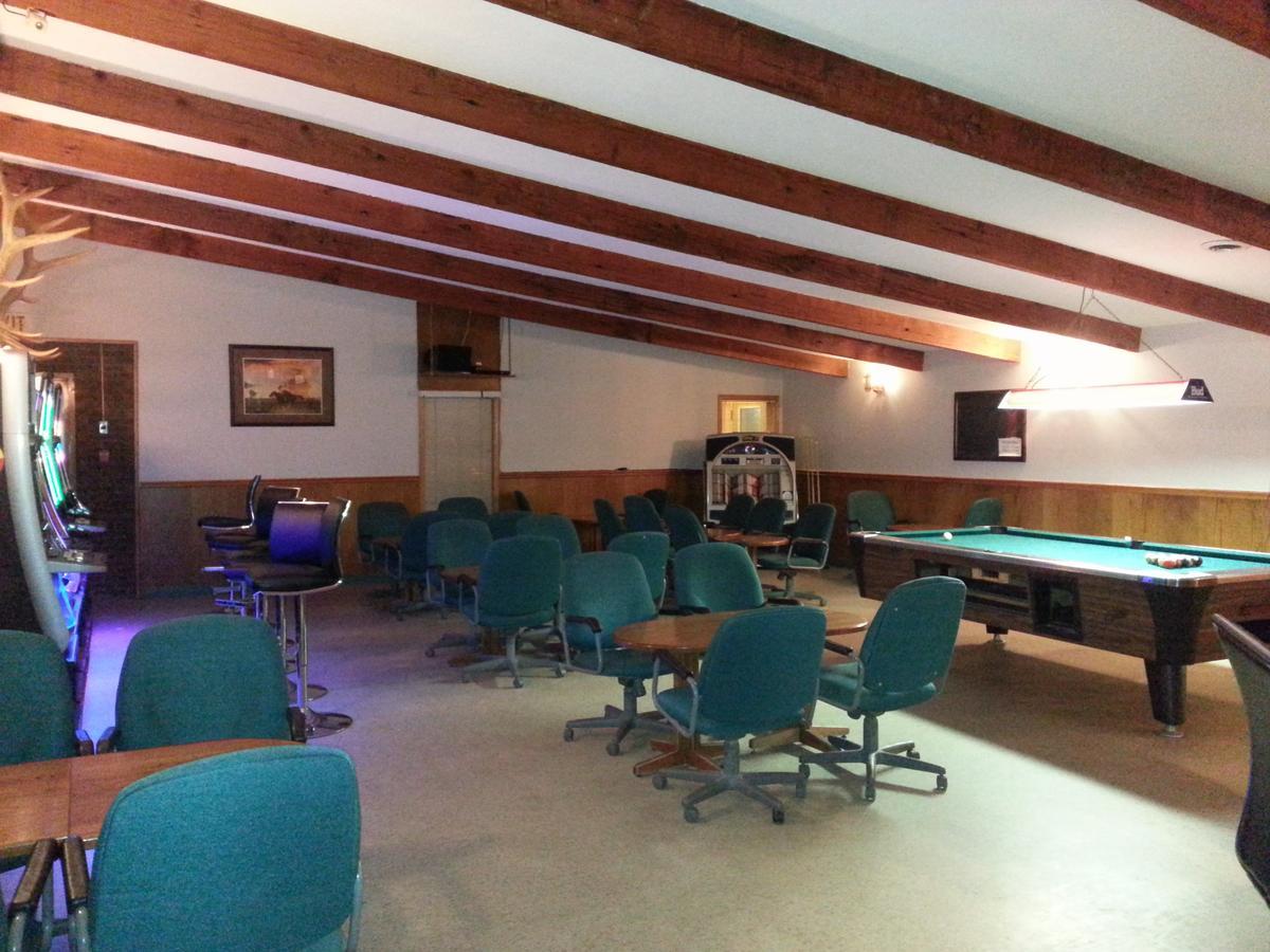Maple Creek Motor Inn Exteriör bild