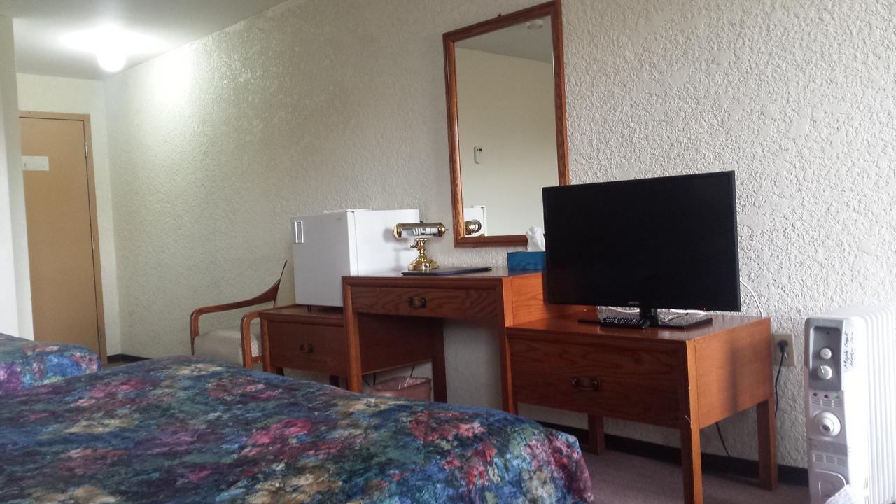 Maple Creek Motor Inn Exteriör bild