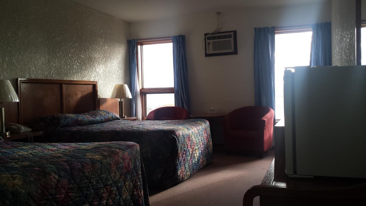 Maple Creek Motor Inn Exteriör bild